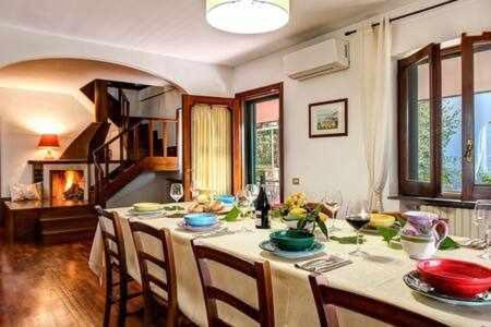 Gocce Villas - Villa De Flores Country Style Villa With Pool 马萨鲁布朗斯 外观 照片