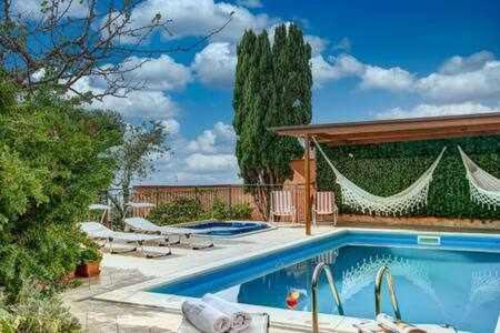 Gocce Villas - Villa De Flores Country Style Villa With Pool 马萨鲁布朗斯 外观 照片