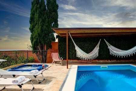 Gocce Villas - Villa De Flores Country Style Villa With Pool 马萨鲁布朗斯 外观 照片